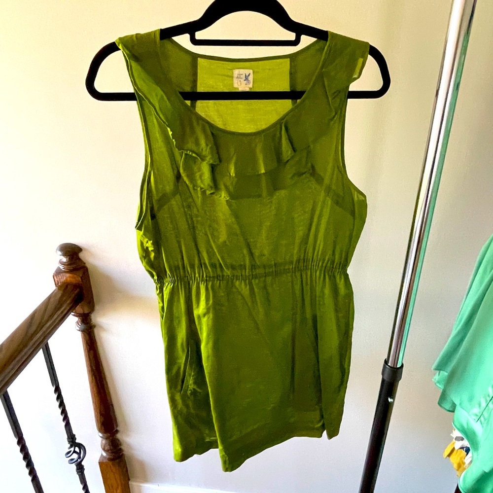 Tunic with ruffle collar